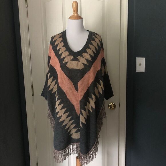 Tribal Print Say What? Poncho sweater - Picture 1 of 5